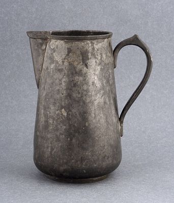 Кувшин лейб-гвардии Финляндского полка / мастерская [Ф.] Рейтемейера. СПб., 19. Кувшин 