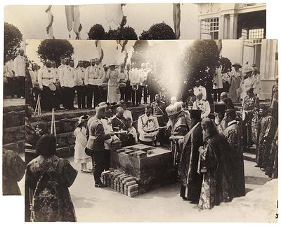 Лот из двух фотографий &laquo;Государь император Николай II с семьей во время 