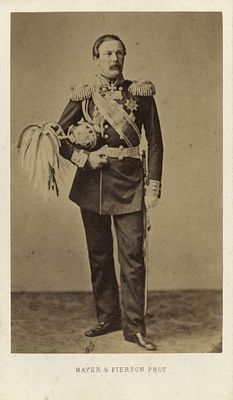 Фотография: инженер-генерал, граф Эдуард Иванович Тотлебен в военном мундире 