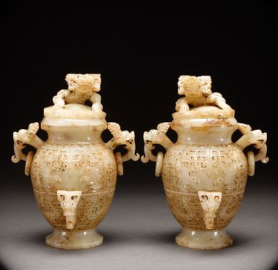 Before the Ming Dynasty, a pair of Hotan Jade double ear lid furnaces. Height: 26cm, Width: 19cm 