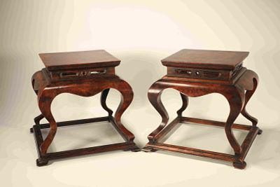 During the Qing Dynasty, Huanghua Pear and Sakura Wood were paired with a few flowers. Height: 