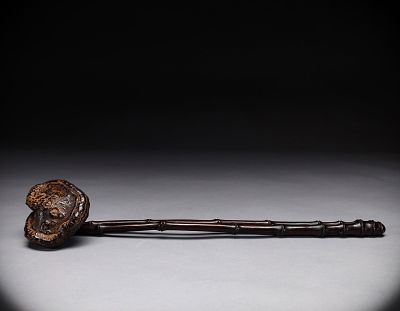 Qing Dynasty bamboo carving Lingzhi Ruyi. Length: 47cm, Width: 10cm, Weight: 131g