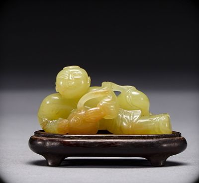 Qing Dynasty Hetian Huangyu Tongzi. Height: 3cm, Width: 5.8cm, Weight: 43g