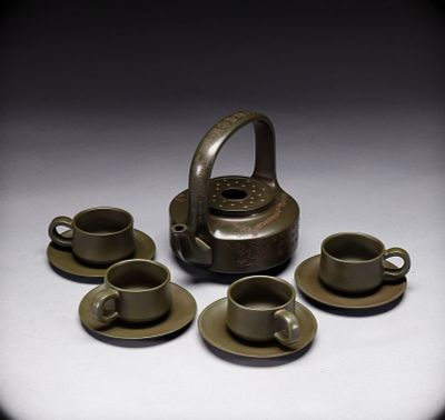 A set of Qing Dynasty purple clay teapots. Height: 17cm, Width: 18.5cm, Weight: 1521g