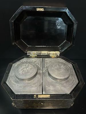 Qing Dynasty lacquer painted gold tin tea jar. Length: 23cm, Width: 16.5cm, Height: 13cm,