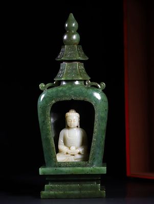 Hetian Jade Buddha and Jade Buddha Niche in the Qing Dynasty. Height: 25cm, Width: 9.8cm,