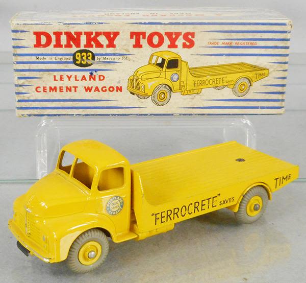 Lot 392: DINKY 933 LEYLAND CEMENT WAGON