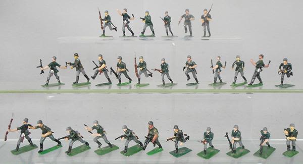 Lot 412: 28 SAE GERMAN WWII SOLDIERS