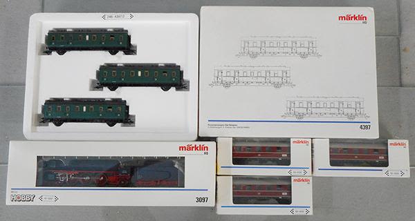 Lot 440: MARKLIN GERMAN PASSENGER TRAIN SET