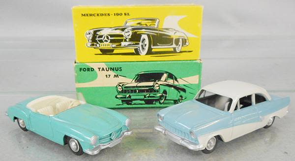 Lot 464: 2 MARKLIN AUTOS