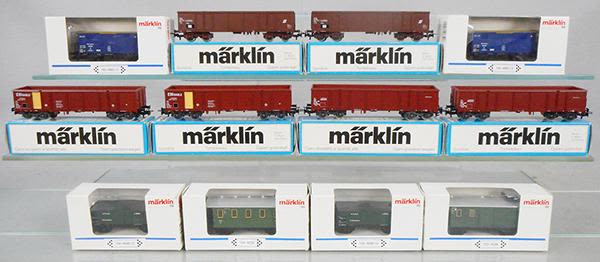 Lot 143: 12 MARKLIN FREIGHT CARS