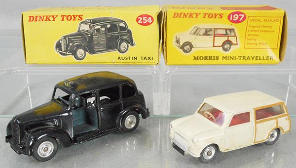 Lot 212: 2 DINKY AUTOS