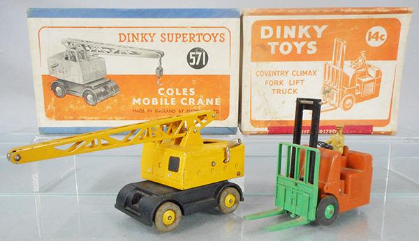 Lot 246: 2 DINKY VEHICLES