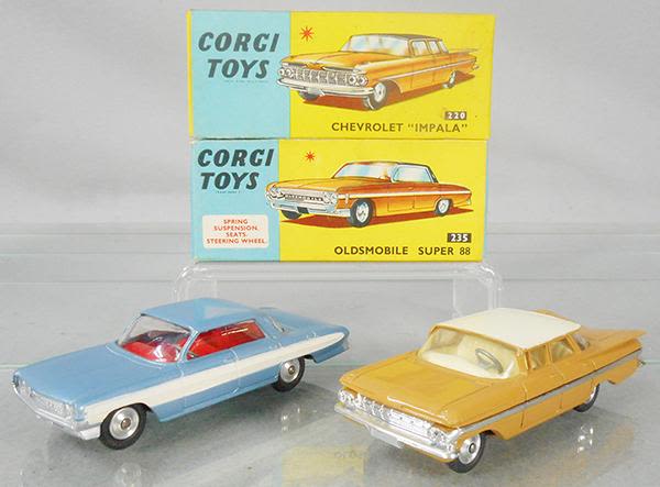 Lot 409: 2 CORGI AUTOS
