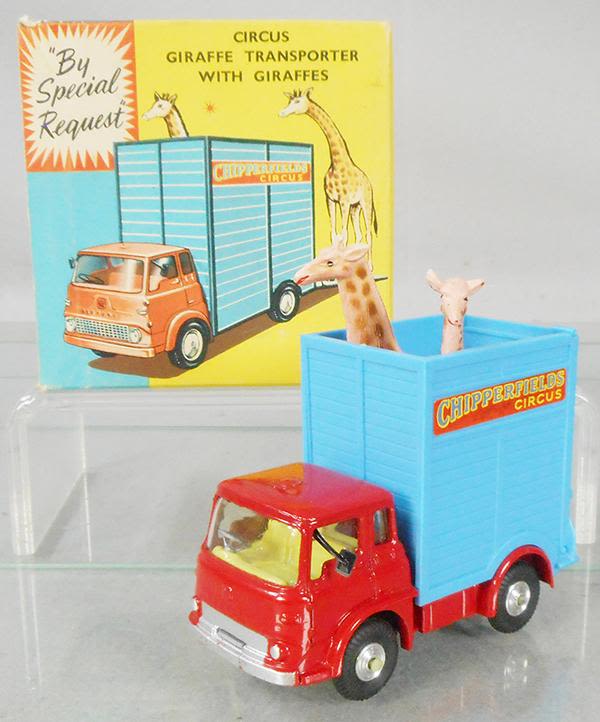 Lot 425: CORGI 503 CHIPPERFIELD GIRAFFE TRANSPORT