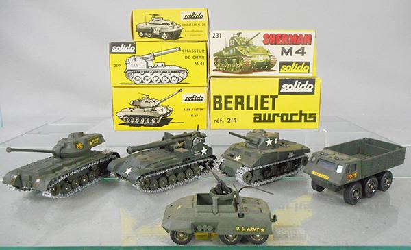 Lot 434: 5 SOLIDO ARMY VEHICLES