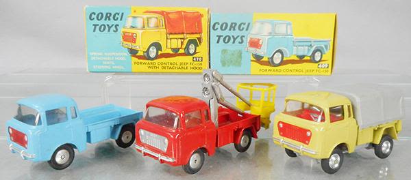 Lot 476: 3 CORGI JEEPS
