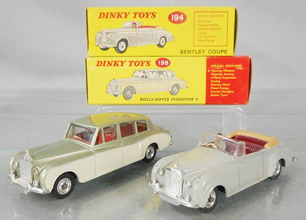 Lot 483: 2 DINKY AUTOS