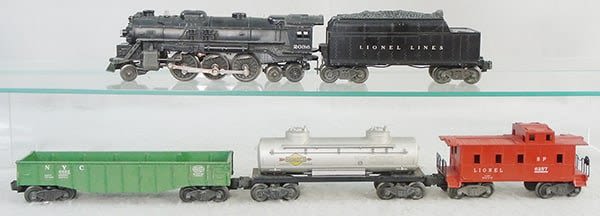 Lot 323: LIONEL TRAIN SET