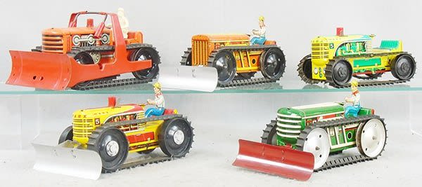 Lot 429: 5 MARX TRACTORS
