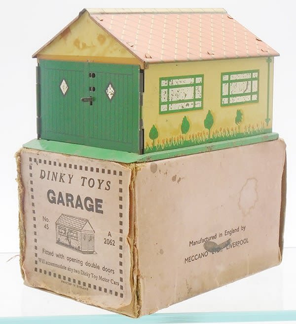 Lot 178: DINKY 45 GARAGE