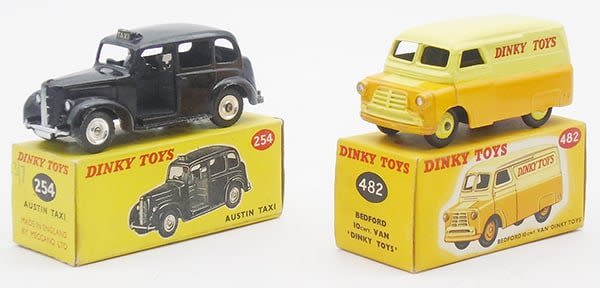 Lot 199: 2 DINKY VEHICLES