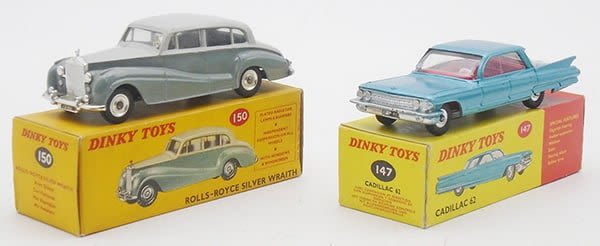 Lot 424: 2 DINKY AUTOS