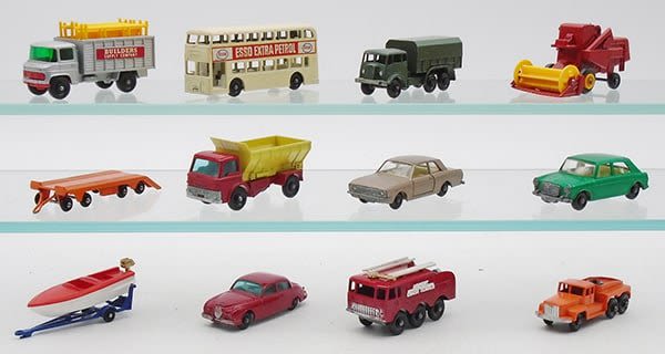 Lot 232: 12 MATCHBOX VEHICLES