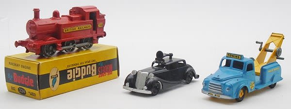Lot 311: BUDGIE & CRESCENT VEHICLES