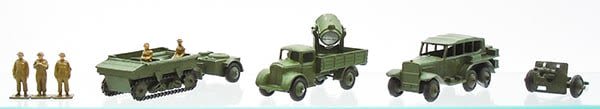 Lot 314: DINKY MILITARY VEHICLES