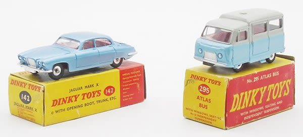 Lot 326: 2 DINKY VEHICLES