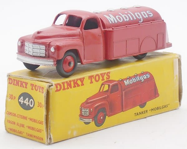 Lot 367: DINKY 440 MOBILGAS TANKER