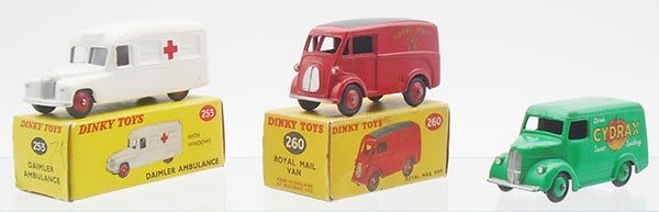 Lot 368: 3 DINKY VEHICLES