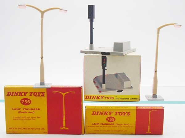 Lot 391: DINKY LAMP ACCESSORIES