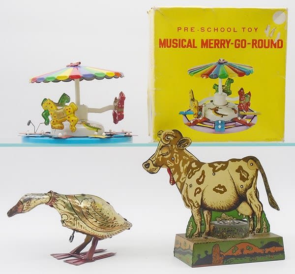Lot 417: 3 TIN TOYS