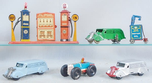 Lot 423: MARX TOY LOT