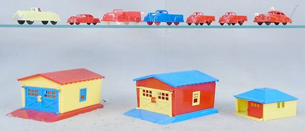 Lot 493: RENWAL PLASTIC TOY LOT