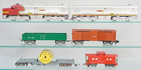 Lot 155: AMERICAN FLYER TRAIN SET