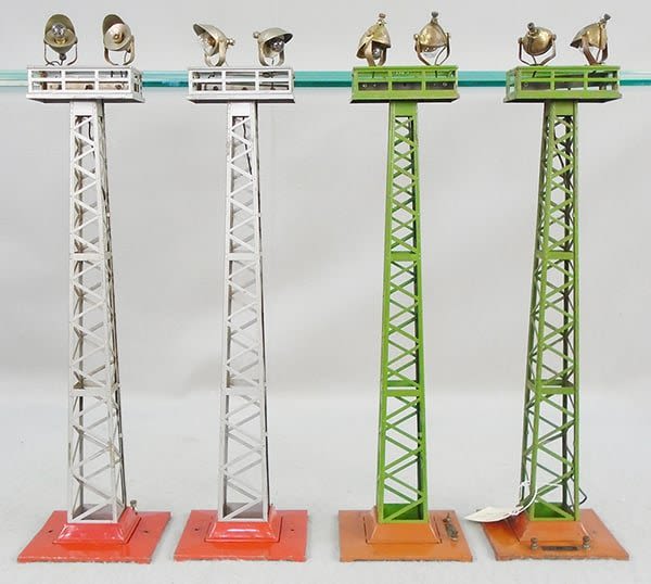 Lot 194: 4 LIONEL 92 FLOODLIGHT TOWERS