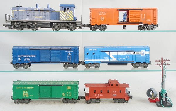 Lot 196: LIONEL TRAIN SET