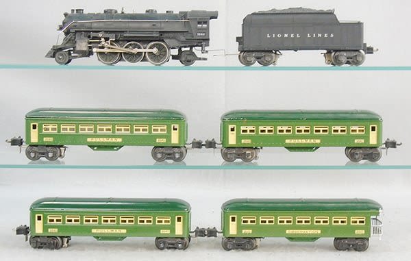 Lot 242: LIONEL TRAIN SET