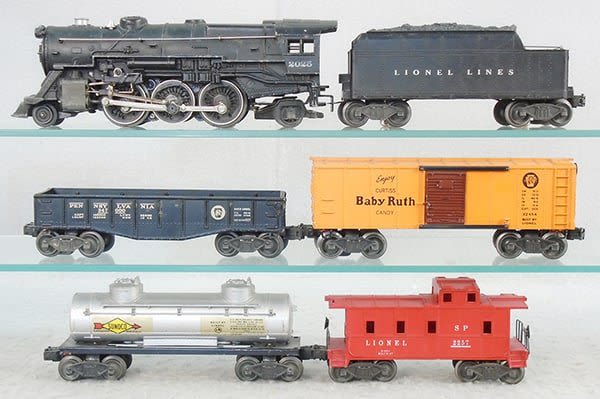 Lot 265: LIONEL TRAIN SET