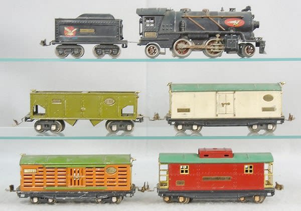 Lot 332: LIONEL TRAIN SET