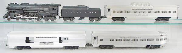 Lot 334: LIONEL TRAIN SET