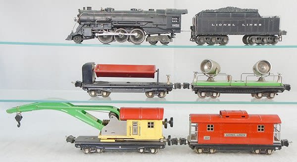 Lot 377: LIONEL TRAIN SET