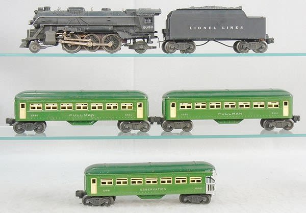 Lot 472: LIONEL TRAIN SET