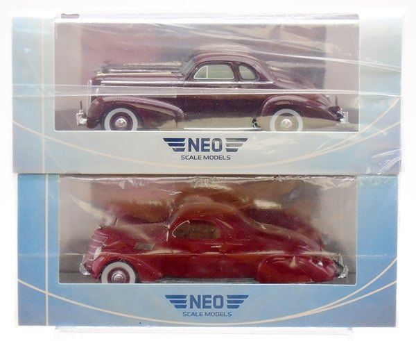 Lot 304: 2 NEO SCALE MODELS