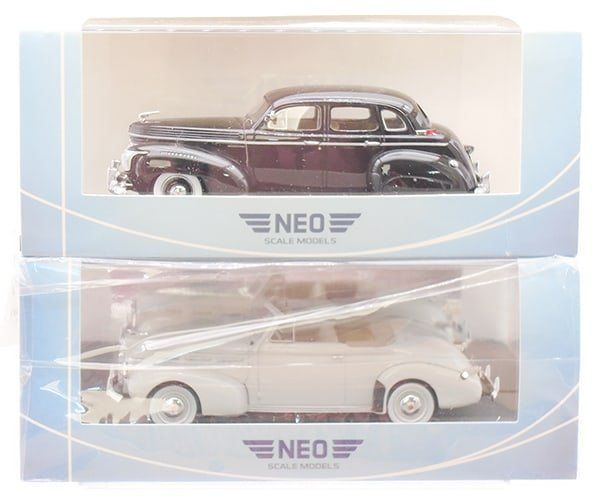 Lot 306: 2 NEO SCALE MODELS