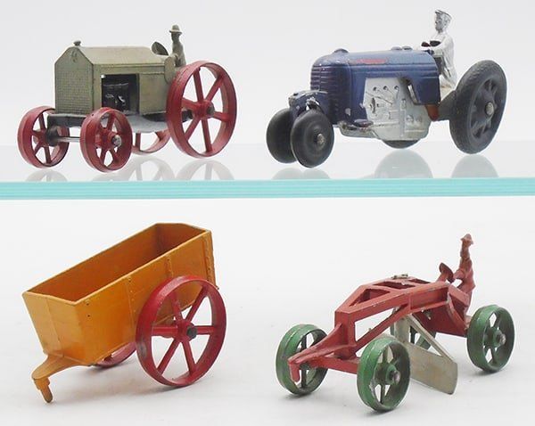 Lot 170: TOOTSIETOY FARM TOYS