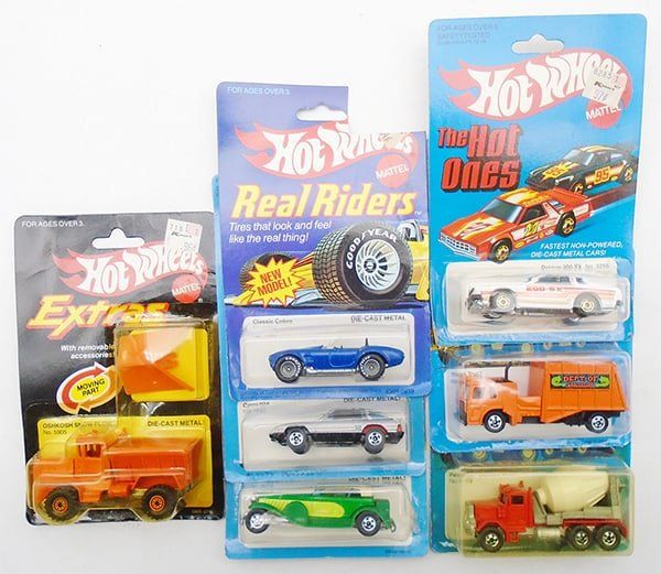 Lot 244: 7 HOT WHEELS BLISTER PACKS